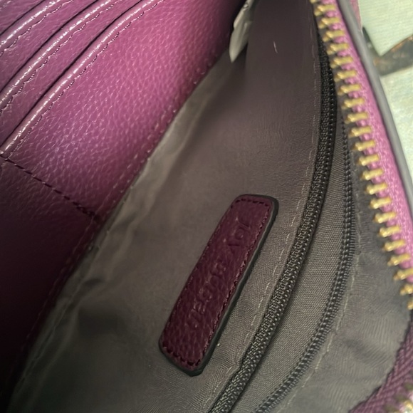 Joy susan Bag/clutch. Adjustable straps lock in zipper and lots of card storage. - Picture 5 of 5